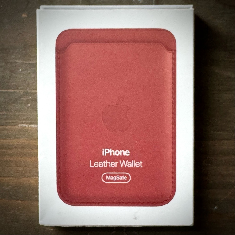 Apple Leather MagSafe Wallet in Arizona